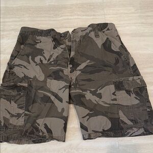 Wrangler Men's Gray Camouflage Cargo Shorts